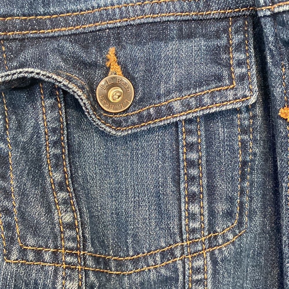 Denim Jacket 💙 - Picture 3 of 7